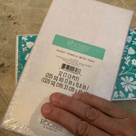 Guest Towels w Tray Disposable Bridal Baby Shower Bath Paper 32 Floral 3 Ply - Picture 4 of 4